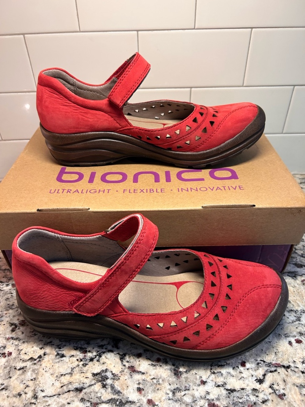 Bionica Matia Parade Red Women's Mary Jane Comfort Shoe Size 40/8.5